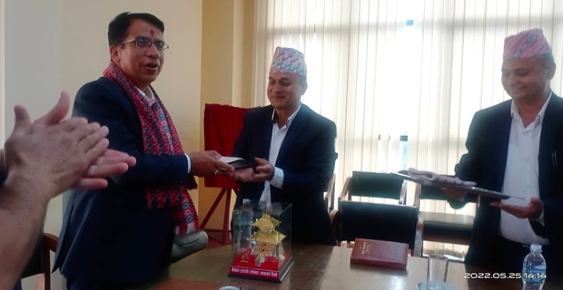 Slider Image: मिति 2079।2।11 मा नेपाल ट्रष्टकाे कार्यालयका कार्यकारी सचिव श्री गाेपाल प्रसाद सिग्देलज्यू बिदाई कार्यक्रम